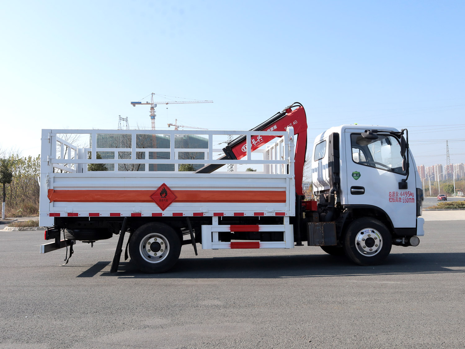 東風(fēng)多利卡D6單排上裝長興1.8噸折臂吊機（氣瓶運輸）