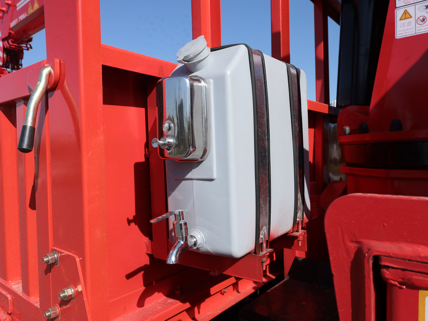 東風多利卡D8單排上裝發財8噸直臂式吊機 東風多利卡D8單排上裝發財8噸直臂式吊機