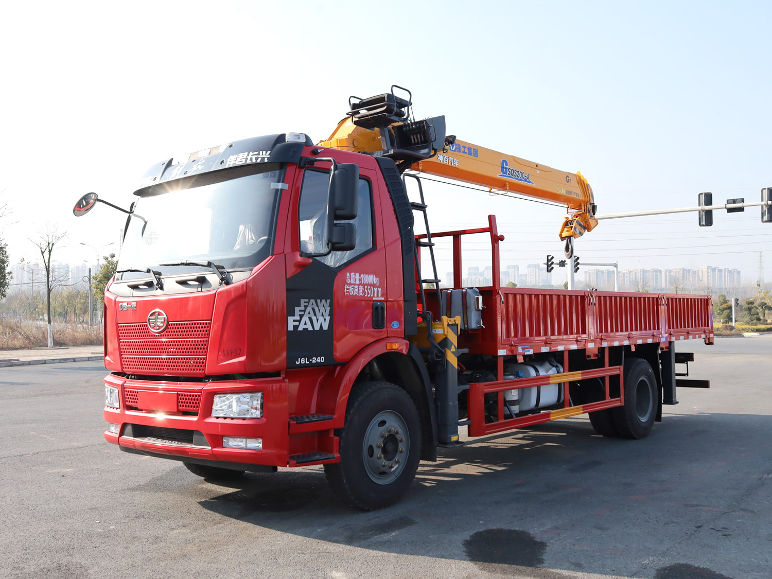 解放J6L單排上裝徐工8噸直臂式吊機 解放J6L單排上裝徐工8噸直臂式吊機