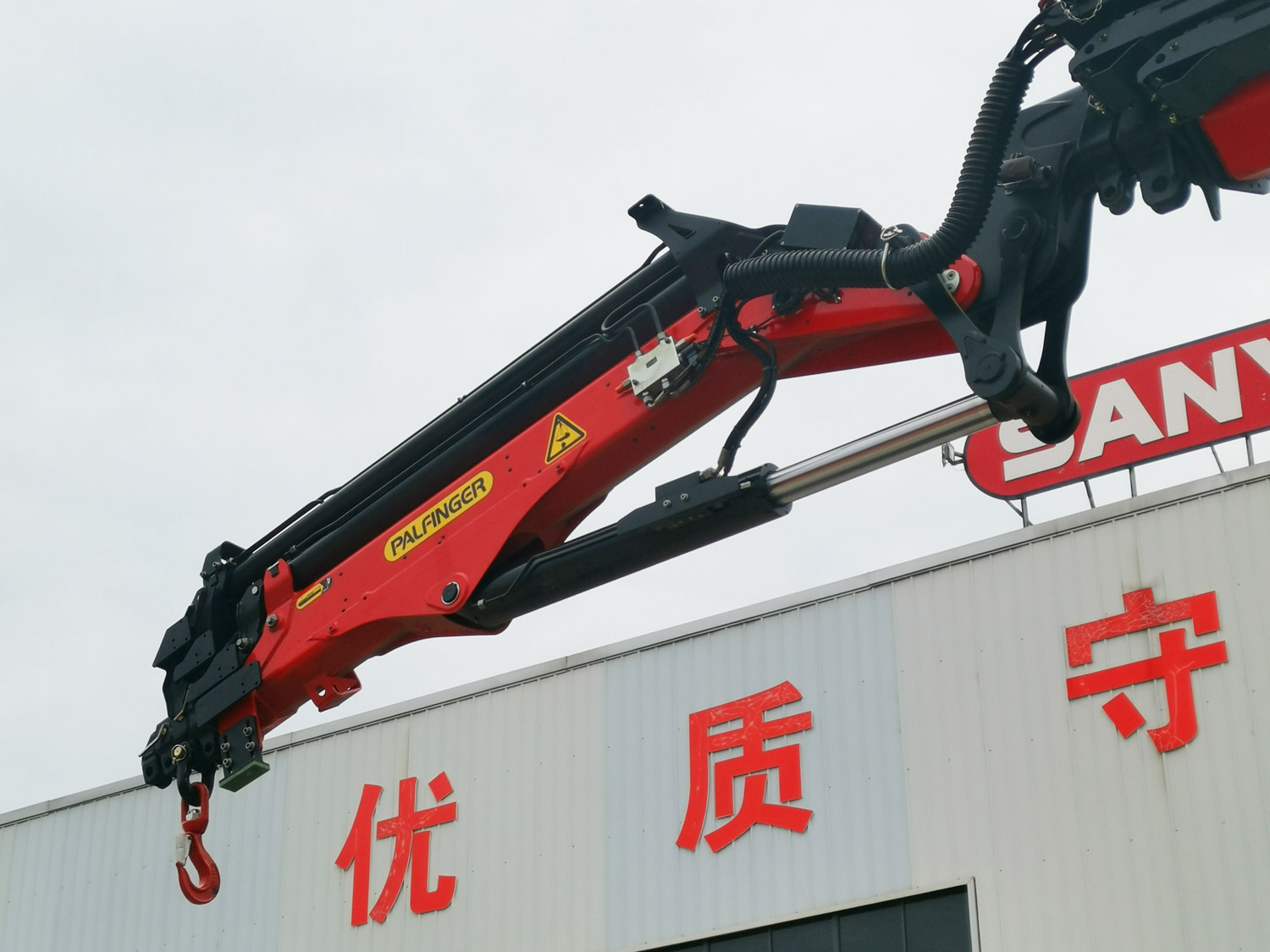 陜汽德龍H3000前四后八上裝三一30噸折臂式吊機（帶飛臂，帶爬梯）