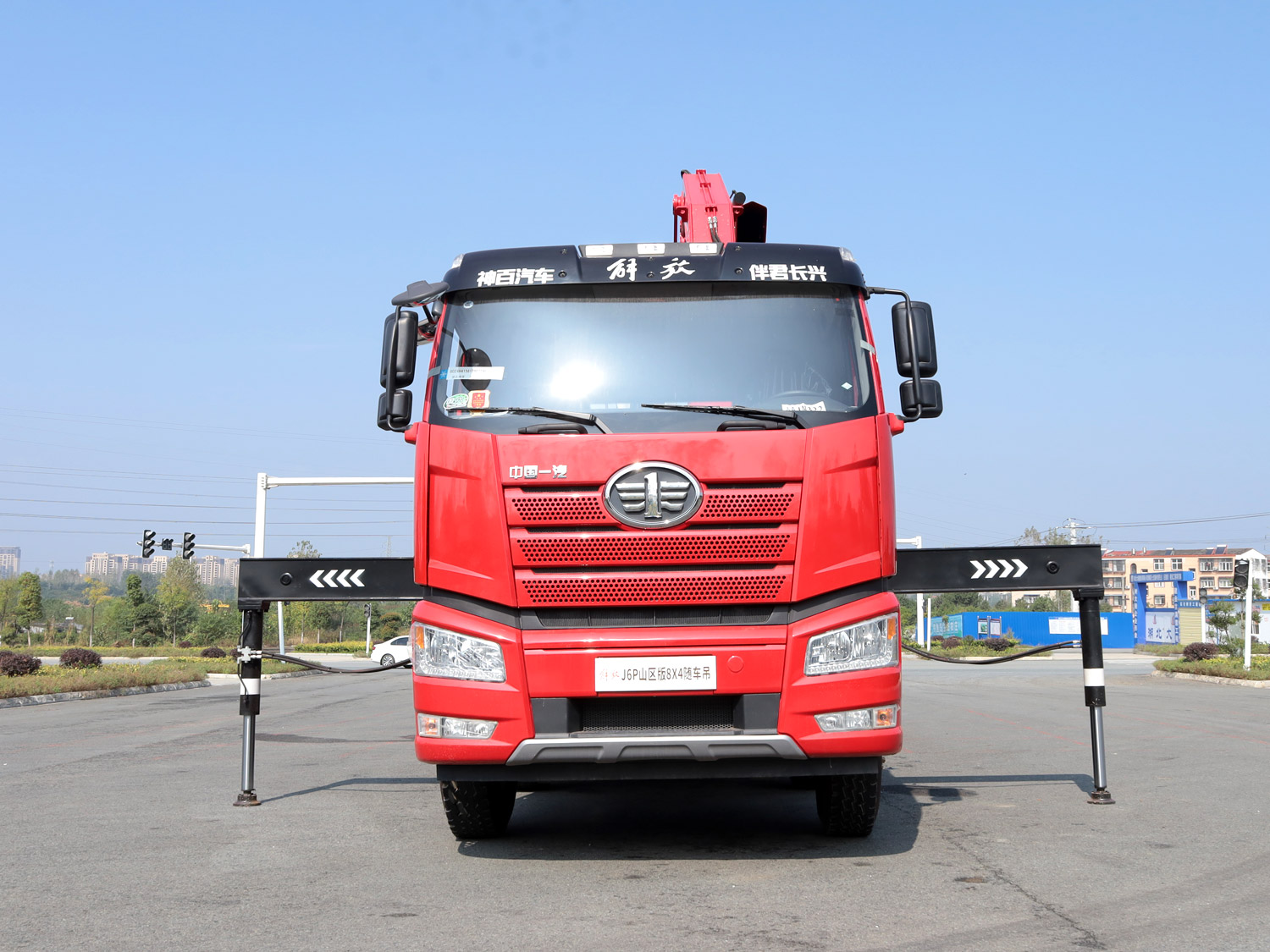 解放J6P前四后八上裝長興20噸折臂式吊機 解放J6P前四后八上裝長興20噸折臂式吊機