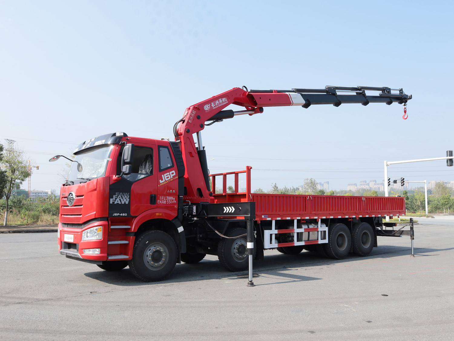 解放J6P前四后八上裝長興20噸折臂式吊機 解放J6P前四后八上裝長興20噸折臂式吊機