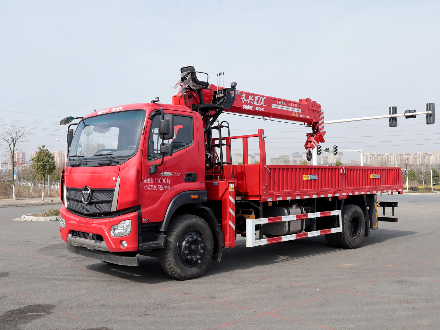 福田大金剛單排上裝長興發財版8噸直臂式吊機 福田大金剛單排上裝長興發財版8噸直臂式吊機