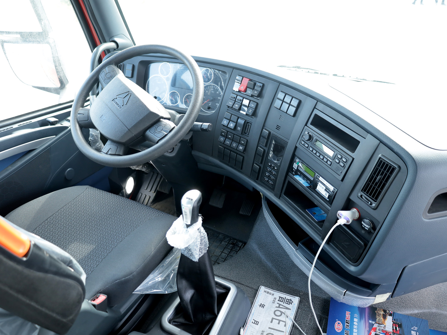 重汽豪沃五軸上裝長興16噸折臂式吊機 重汽豪沃五軸上裝長興16噸折臂式吊機