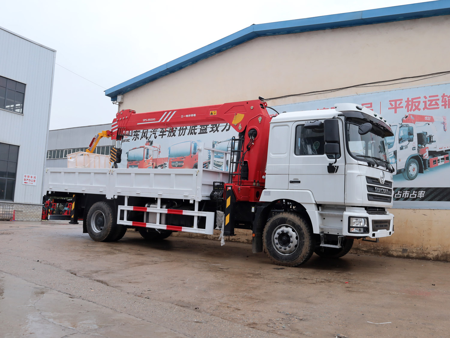 陜汽德龍F3000上裝三一10噸直臂式吊機(帶高空作業護欄) 陜汽德龍F3000上裝三一10噸直臂式吊機(帶高空作業護欄)