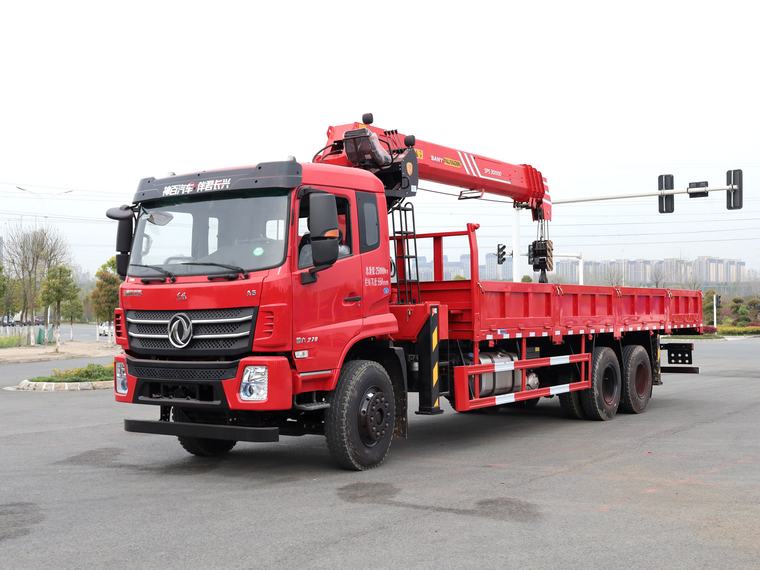 東風(fēng)A5后雙橋上裝三一12噸直臂式吊機 東風(fēng)A5后雙橋上裝三一12噸直臂式吊機