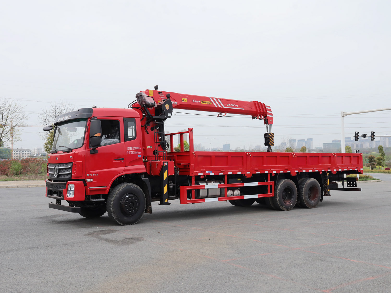 東風(fēng)A5后雙橋上裝三一12噸直臂式吊機 東風(fēng)A5后雙橋上裝三一12噸直臂式吊機
