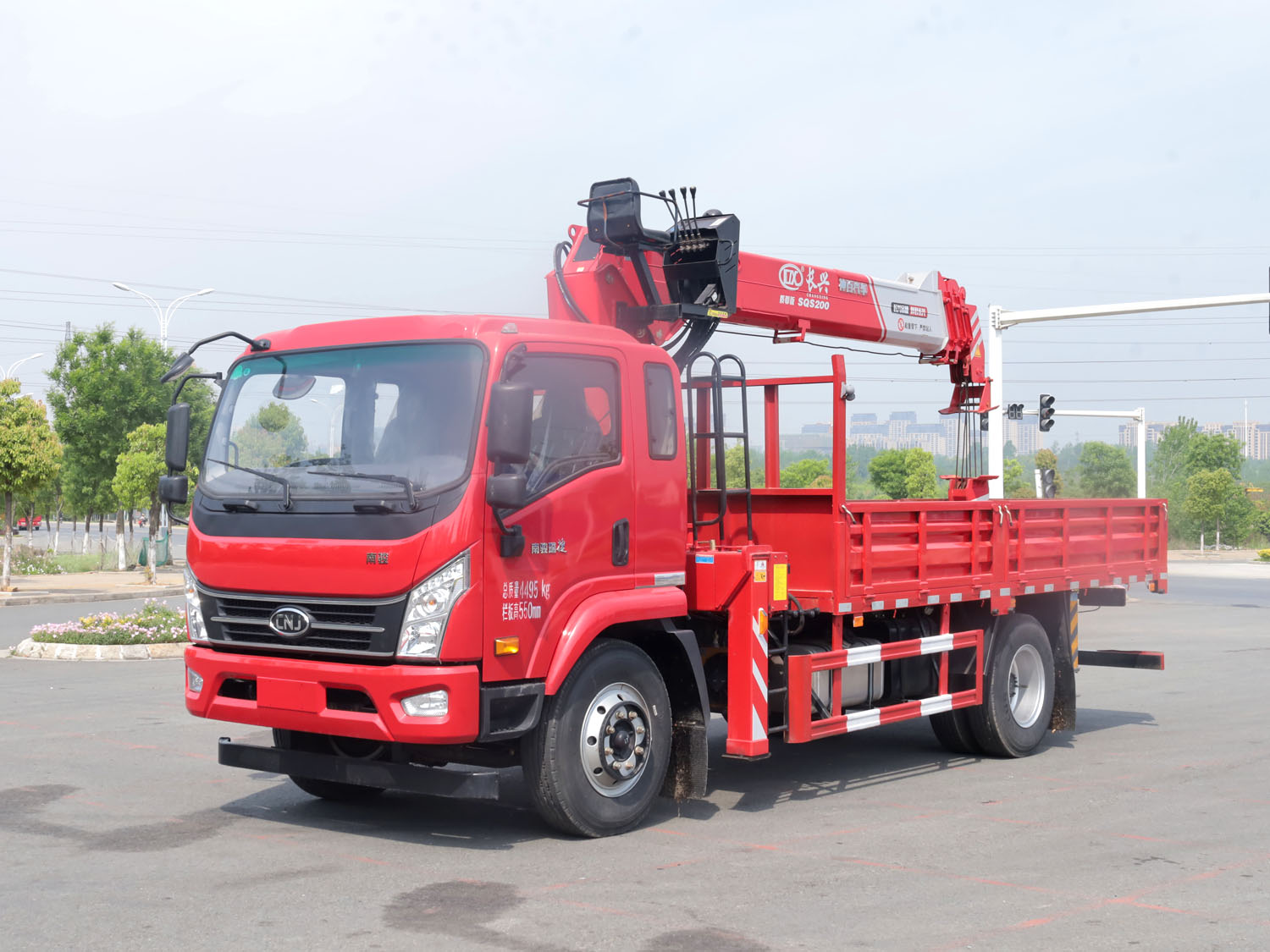 南駿D50排半上裝長興8噸直臂式吊機 南駿D50排半上裝長興8噸直臂式吊機