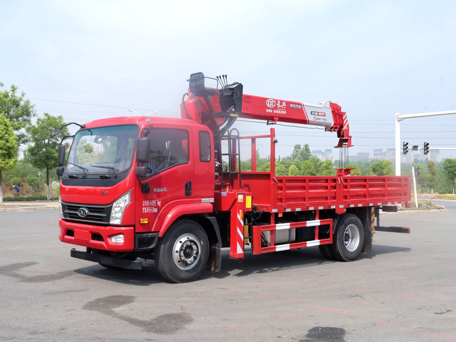 南駿D50排半上裝長興8噸直臂式吊機 南駿D50排半上裝長興8噸直臂式吊機