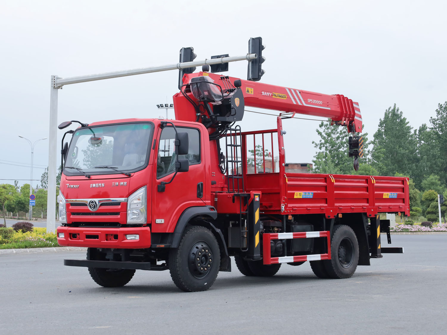 三環創客上裝三一8噸直臂式吊機 三環創客上裝三一8噸直臂式吊機