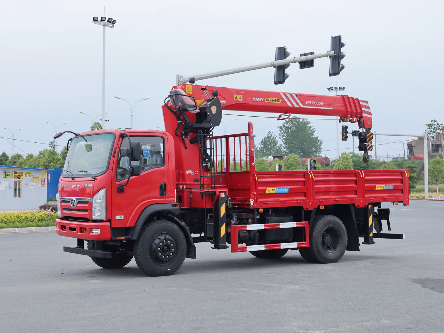 三環創客上裝三一8噸直臂式吊機 三環創客上裝三一8噸直臂式吊機