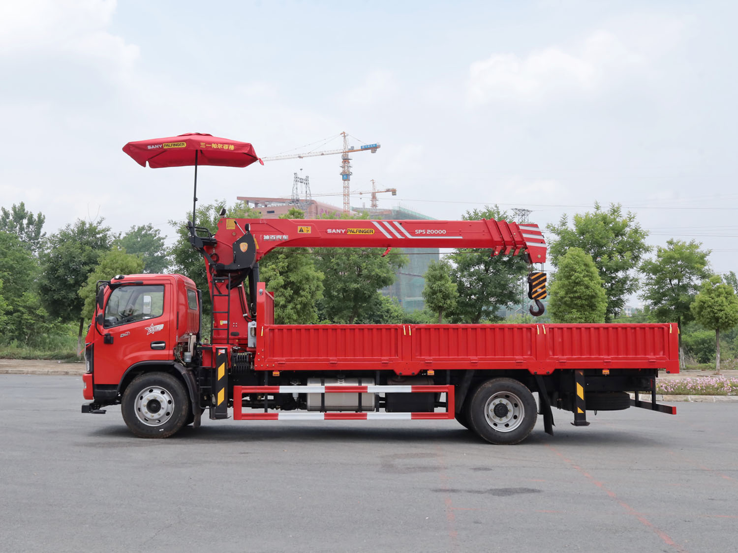 東風多利卡D8單排上裝三一8噸直臂式吊機 東風多利卡D8單排上裝三一8噸直臂式吊機