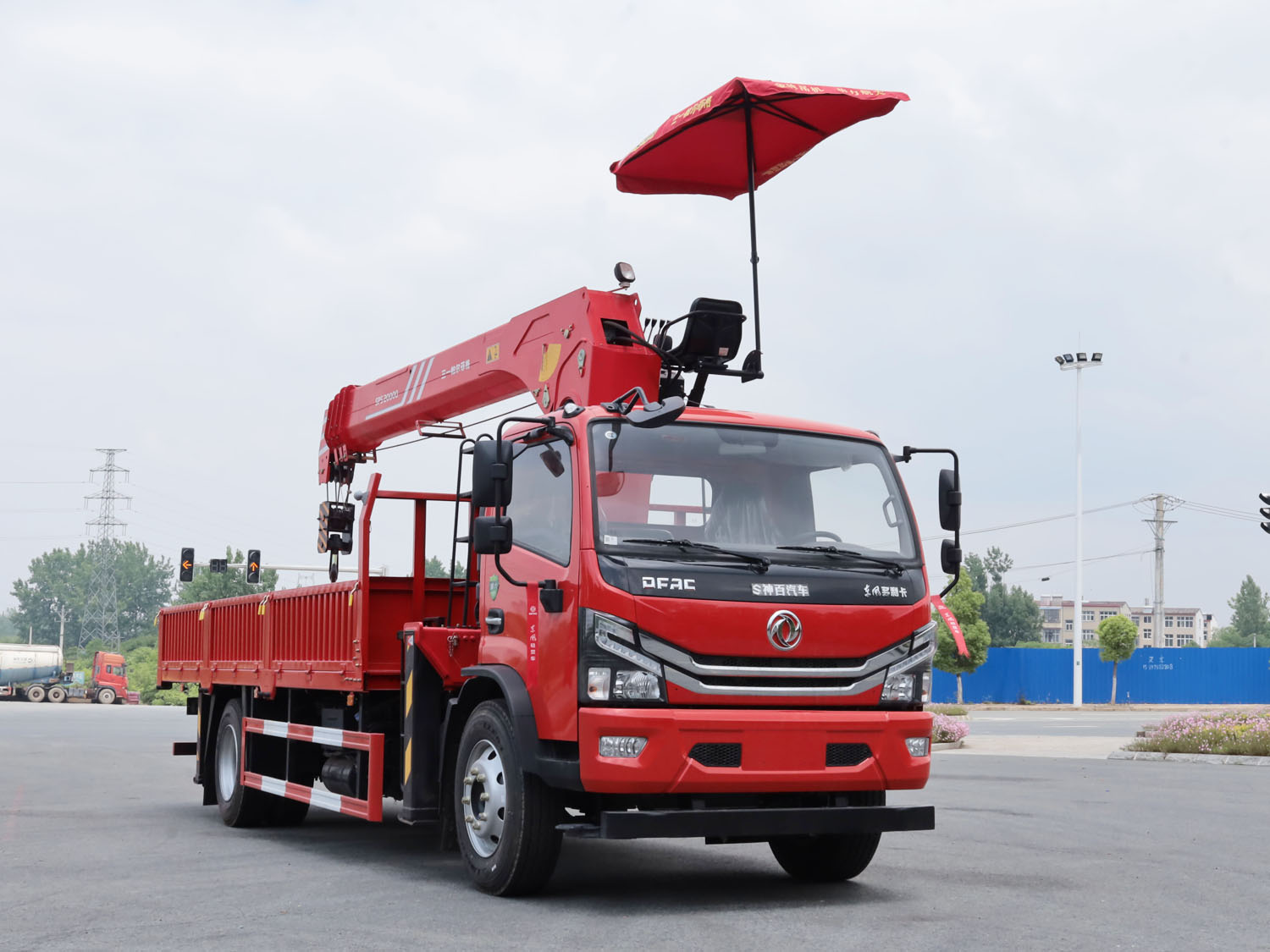 東風多利卡D8單排上裝三一8噸直臂式吊機 東風多利卡D8單排上裝三一8噸直臂式吊機