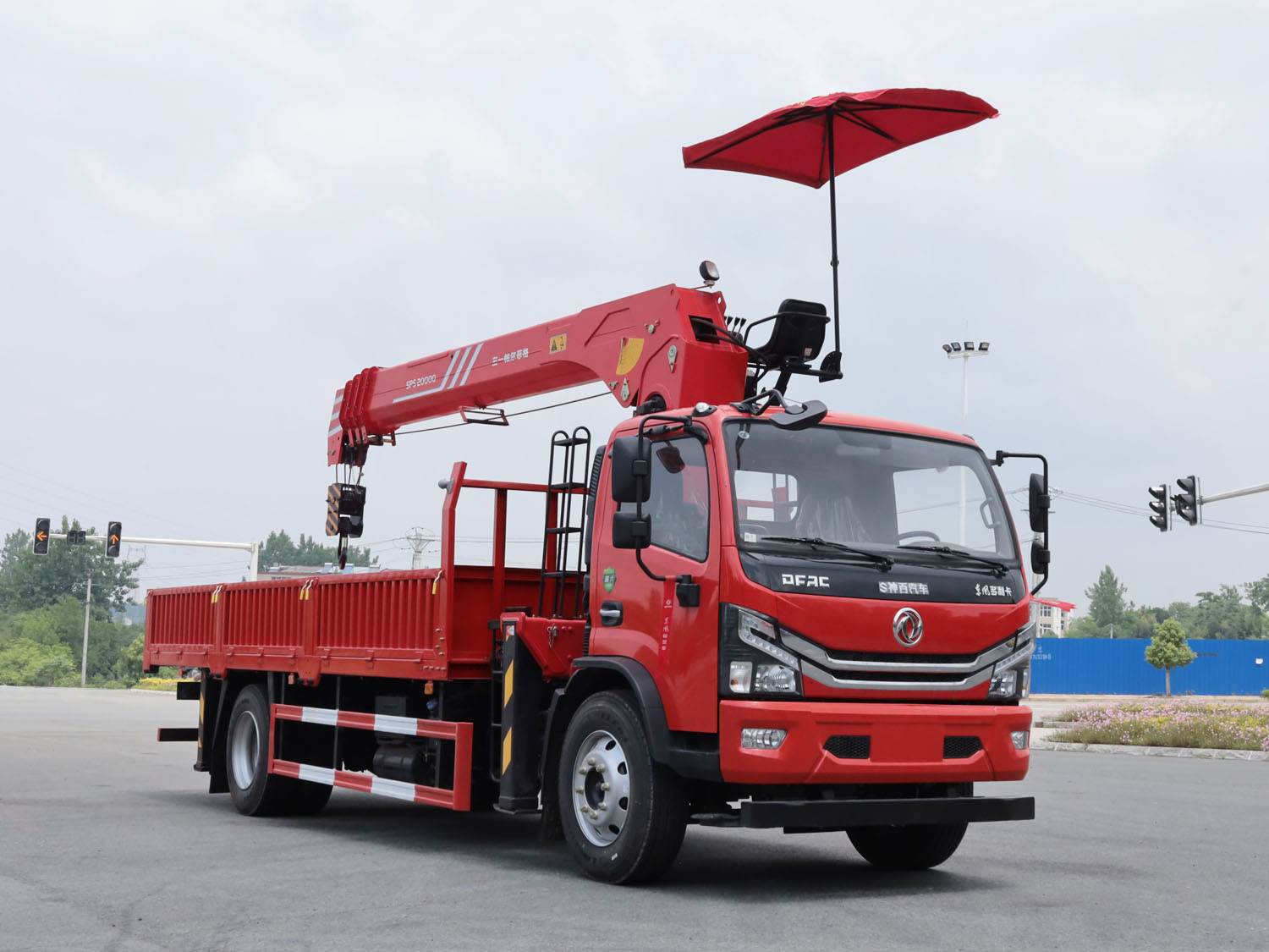 東風多利卡D8單排上裝三一8噸直臂式吊機 東風多利卡D8單排上裝三一8噸直臂式吊機