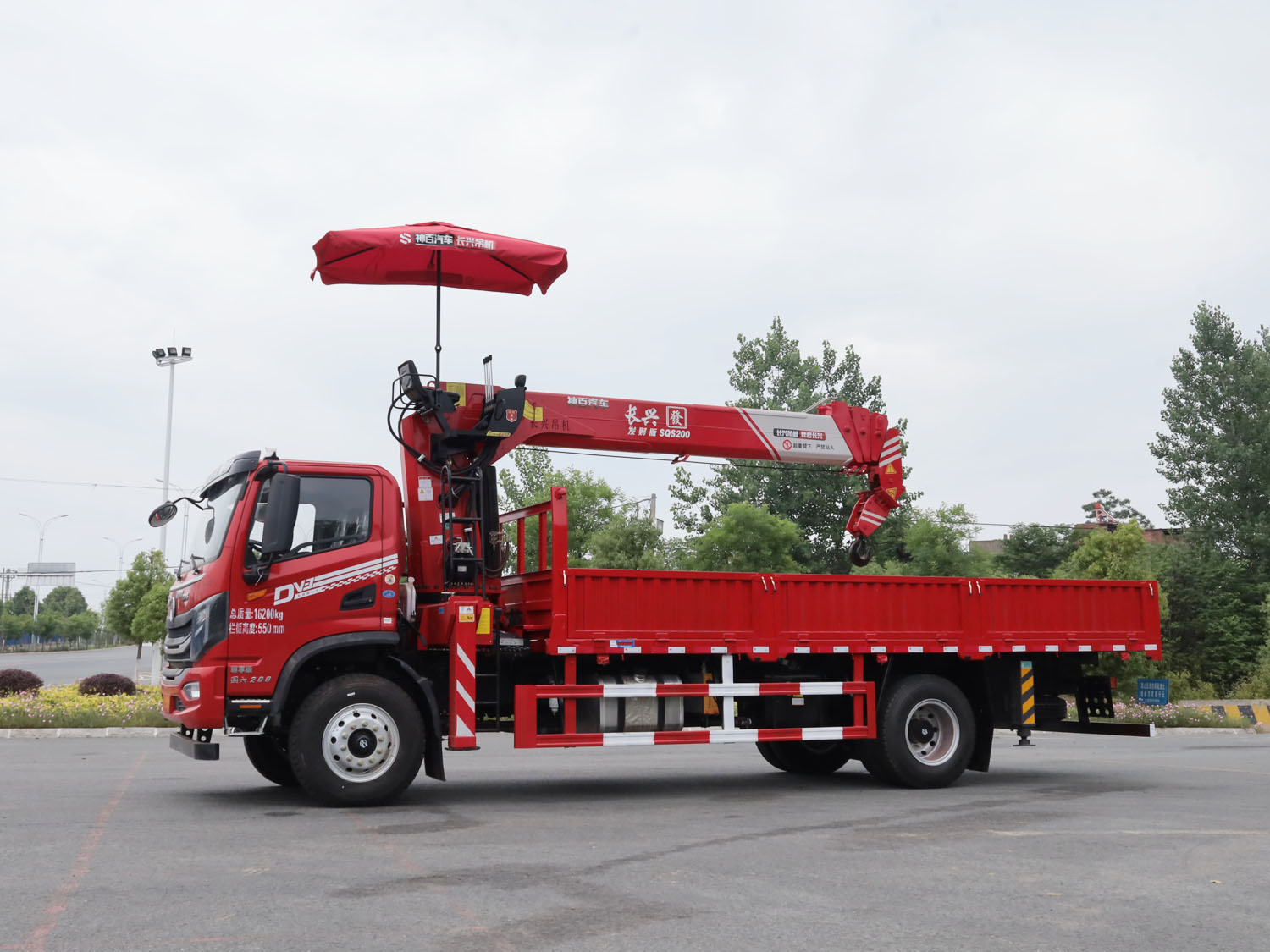 東風華神DV3單排上裝長興質尊版8噸直臂式吊機 東風華神DV3單排上裝長興質尊版8噸直臂式吊機