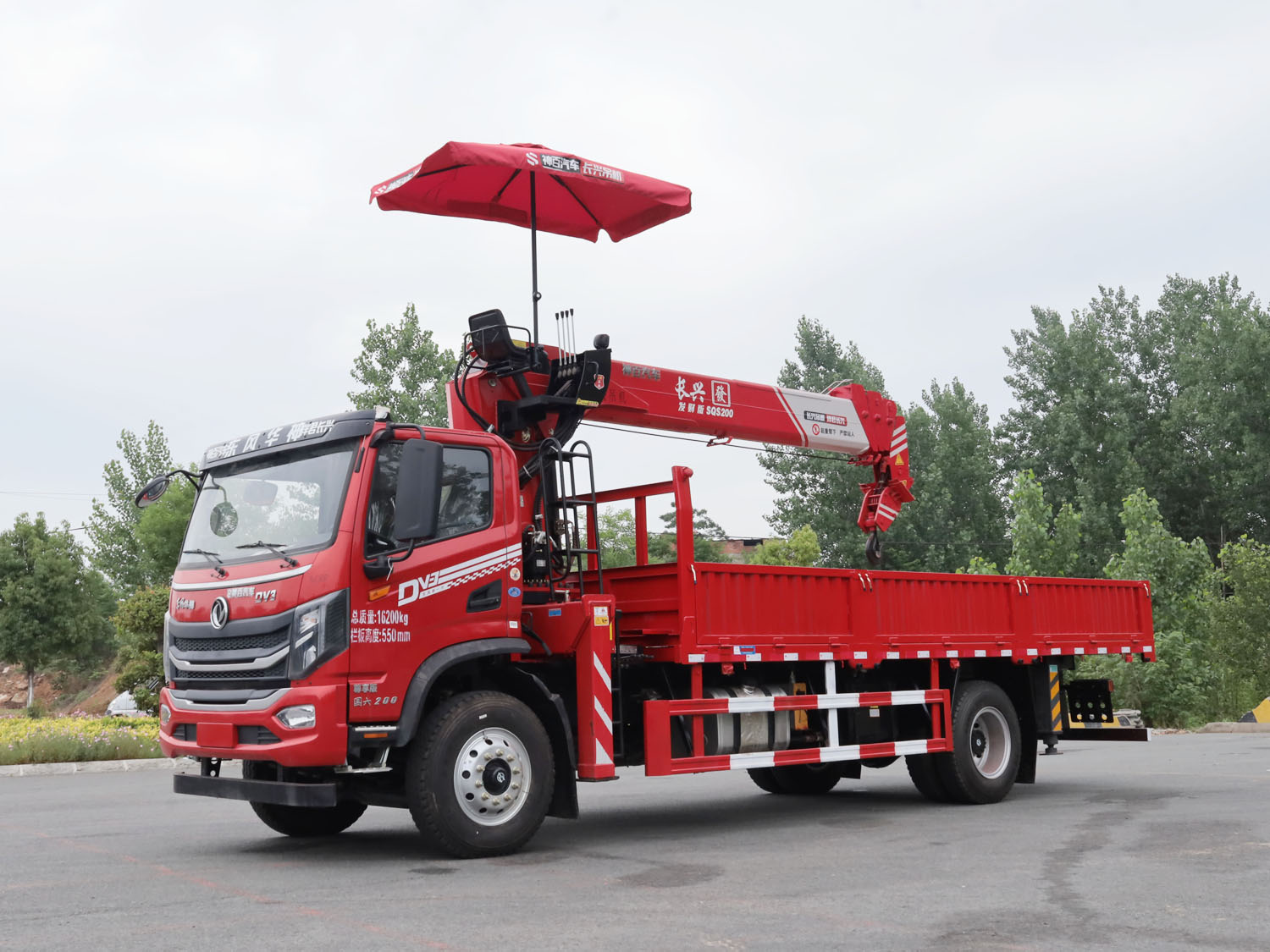 東風華神DV3單排上裝長興質尊版8噸直臂式吊機 東風華神DV3單排上裝長興質尊版8噸直臂式吊機