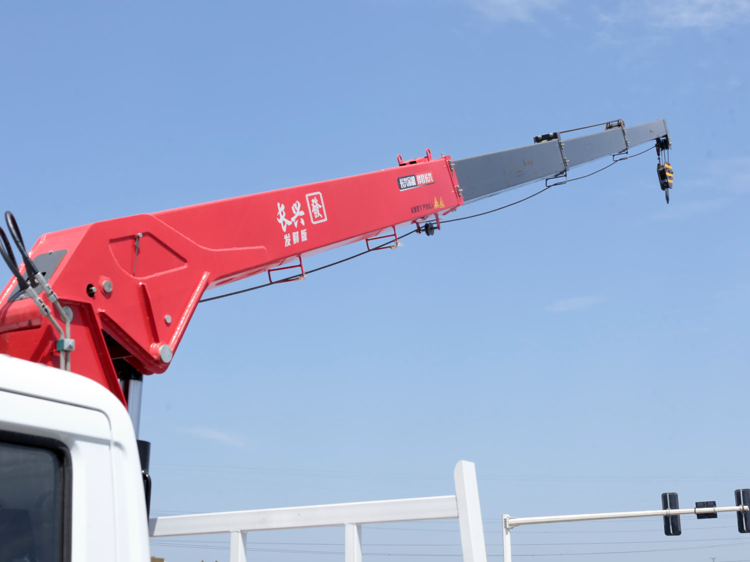 東風(fēng)多利卡D6單排上裝長興4噸直臂式吊機(jī)（藍(lán)牌，4節(jié)臂）