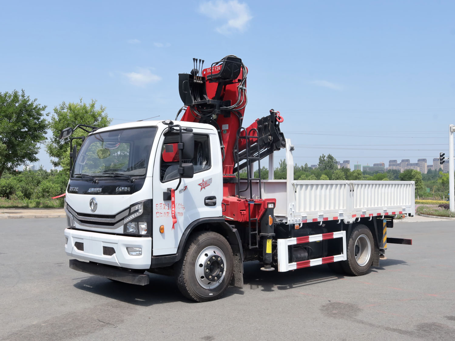 東風多利卡D7單排上裝長興6.3噸折臂式吊機 東風多利卡D7單排上裝長興6.3噸折臂式吊機