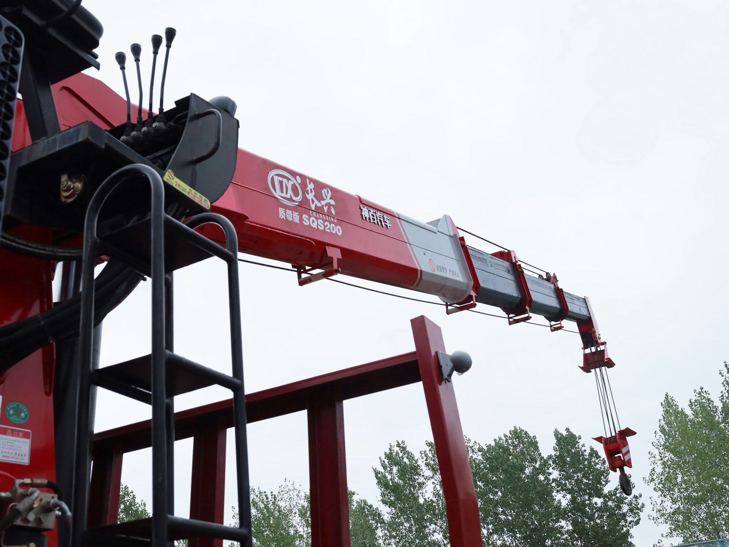 東風柳汽乘龍M3單排上裝長興8噸直臂式吊機 東風柳汽乘龍M3單排上裝長興8噸直臂式吊機