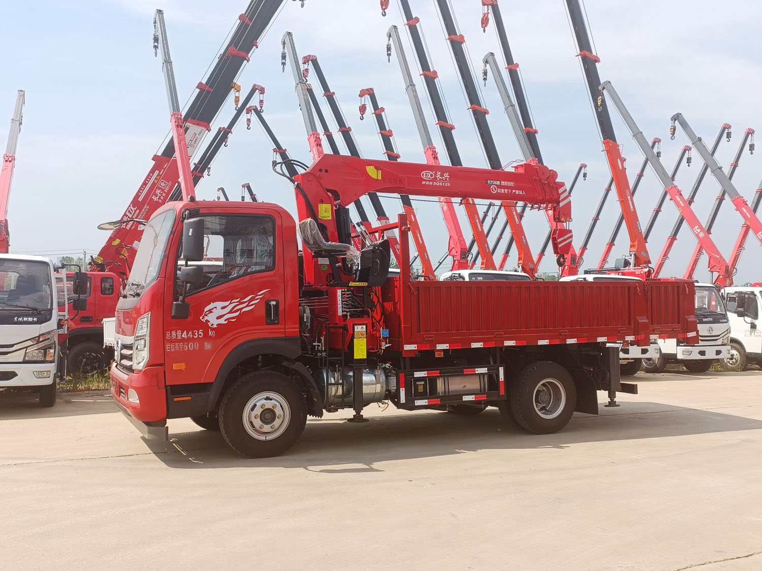 重汽王牌單排上裝長興5噸直臂式吊機(jī) 重汽王牌單排上裝長興5噸直臂式吊機(jī)