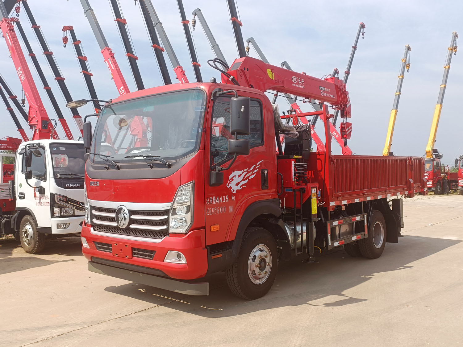 重汽王牌單排上裝長興5噸直臂式吊機(jī) 重汽王牌單排上裝長興5噸直臂式吊機(jī)