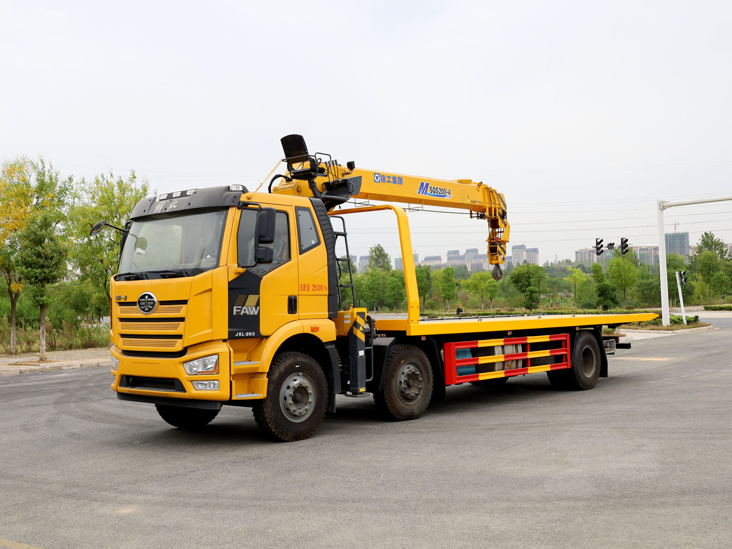 解放J6L小三軸清障帶吊上裝徐工8噸直臂式吊機 解放J6L小三軸清障帶吊上裝徐工8噸直臂式吊機