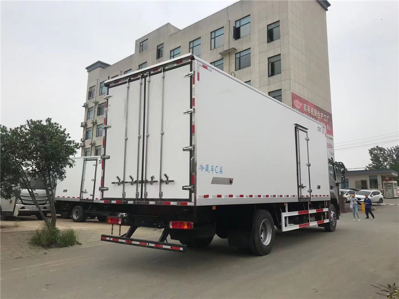 福田歐航國六高頂雙臥冷藏車 福田歐航國六高頂雙臥冷藏車