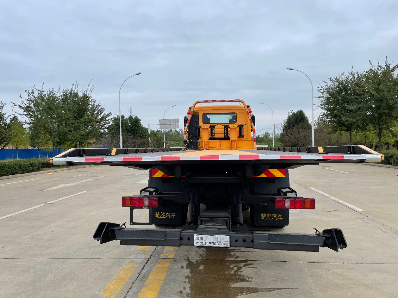 重汽豪沃寬體寬臥單橋大板清障車 重汽豪沃寬體寬臥單橋大板清障車
