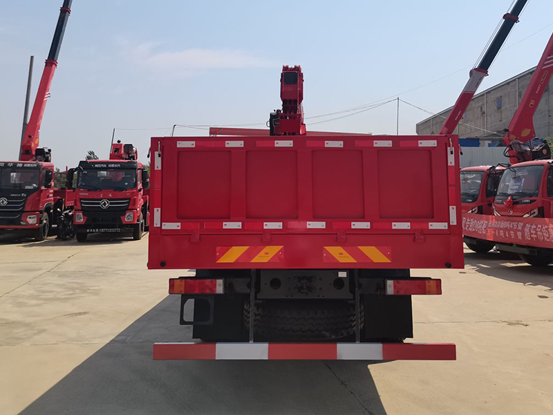 東風(fēng)暢行D7前四后八隨車吊