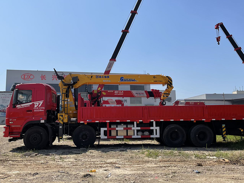 東風暢行D7前四后八徐工12噸隨車吊 東風暢行D7前四后八徐工12噸隨車吊