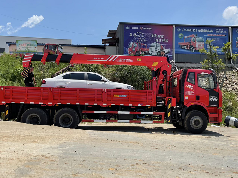 解放J6后八輪三一12噸隨車吊 解放J6后八輪三一12噸隨車吊